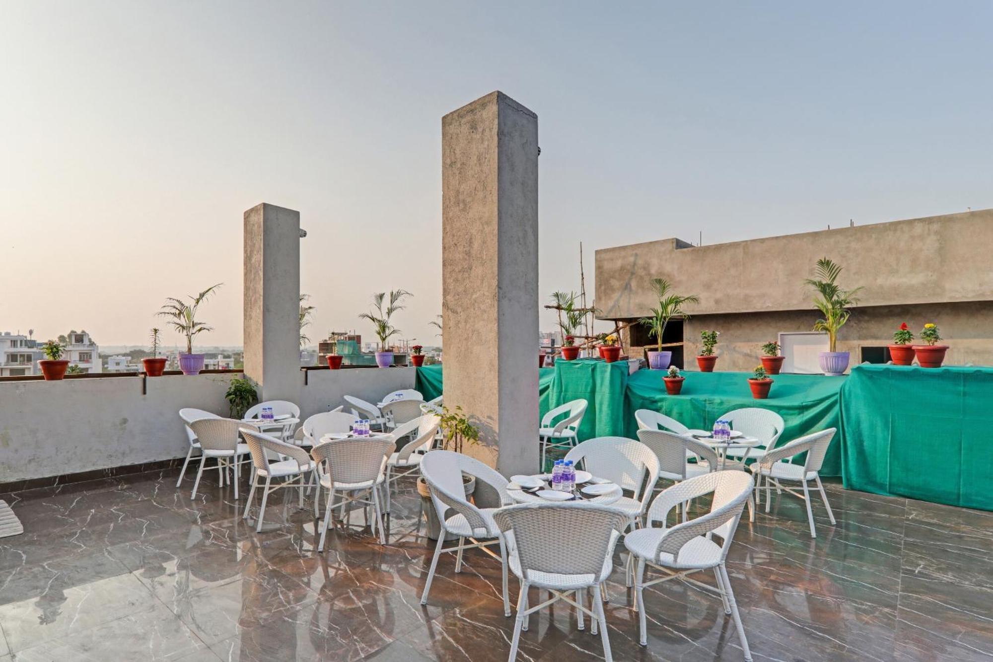 Super Townhouse Amaraa Hotel Near Phoenix Palassio Lucknow Eksteriør bilde